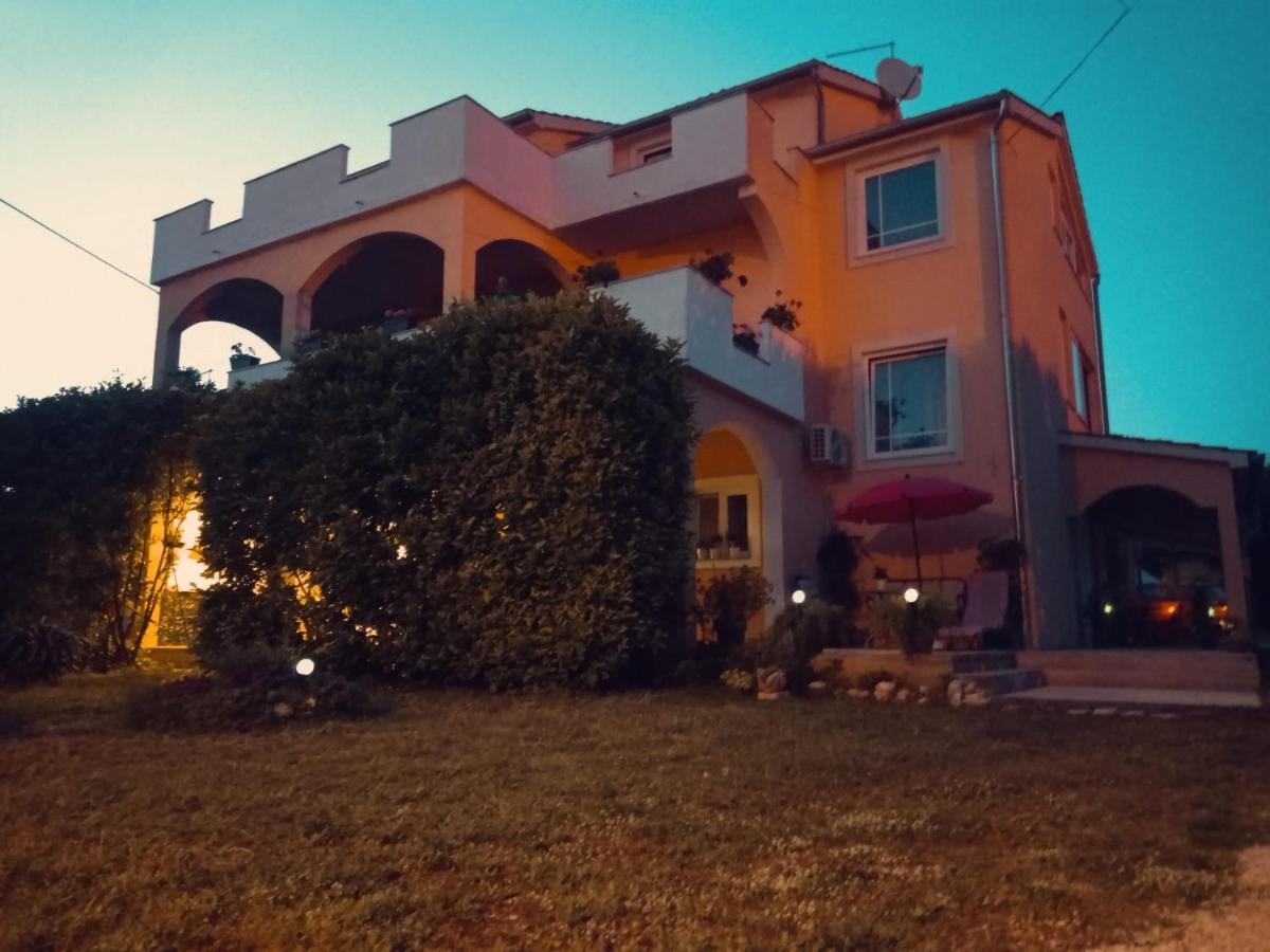 Apartmani Joja Biograd Na Moru Exteriör bild