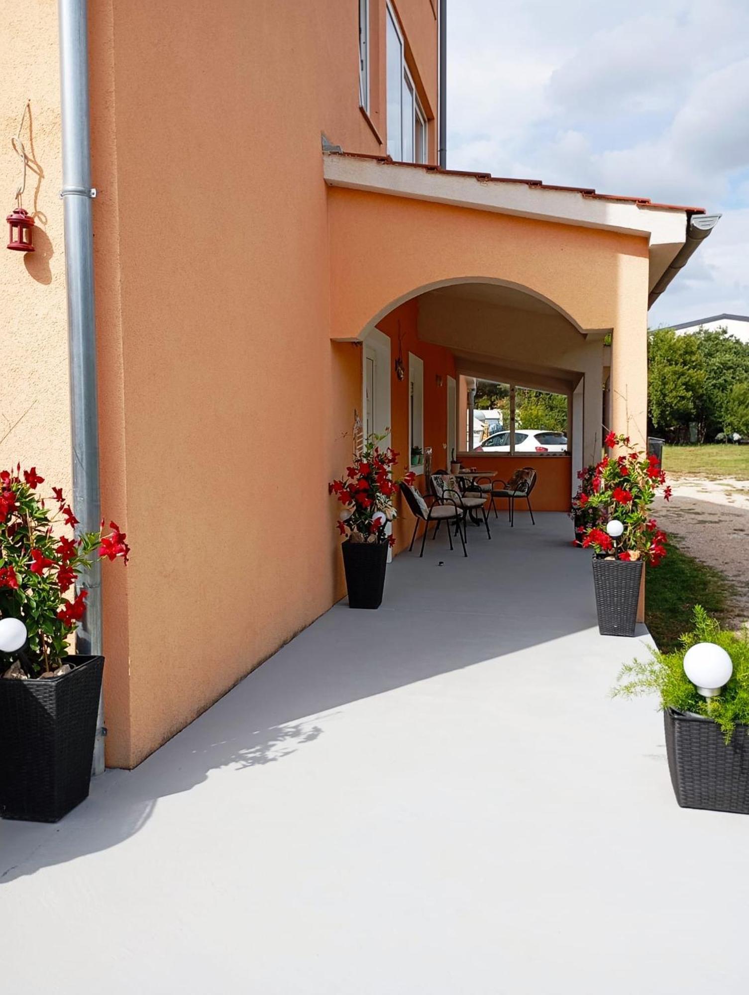 Apartmani Joja Biograd Na Moru Exteriör bild